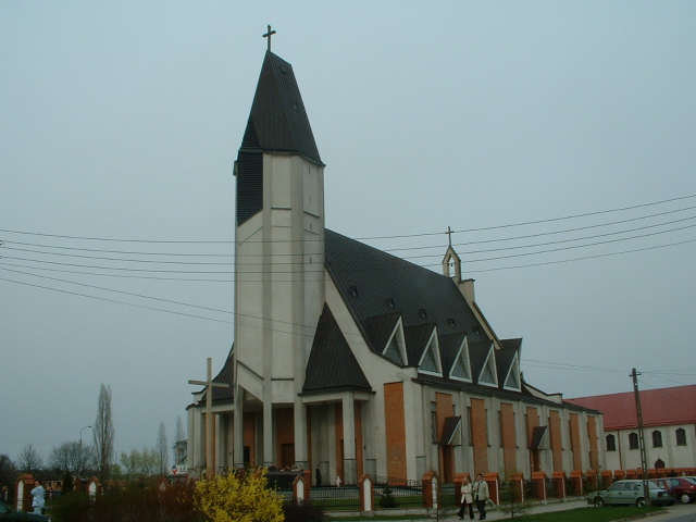 Kosciol... za drutami!